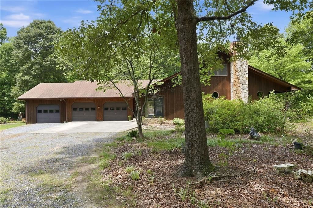 5132 Watchtower Road, Julian, NC 27283