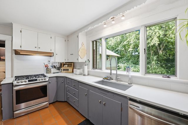 15 Haviland St, Worcester, MA 01602