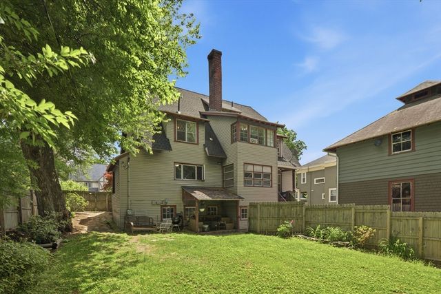 15 Haviland St, Worcester, MA 01602