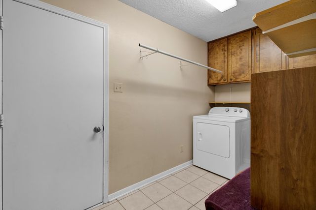 909 Victoria Dr, Longview, TX 75604