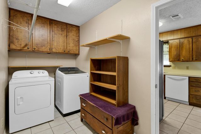 909 Victoria Dr, Longview, TX 75604