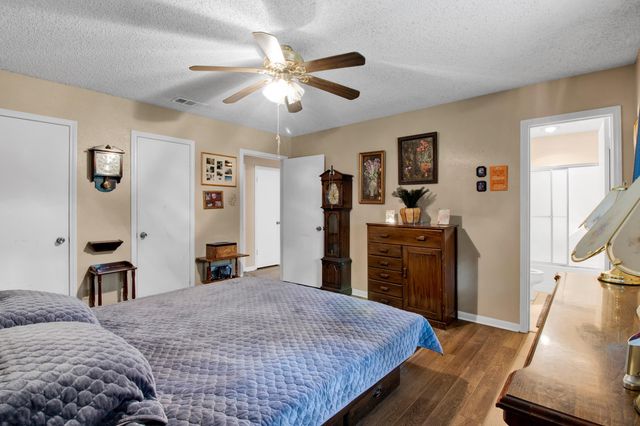 909 Victoria Dr, Longview, TX 75604