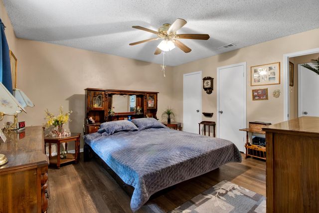 909 Victoria Dr, Longview, TX 75604