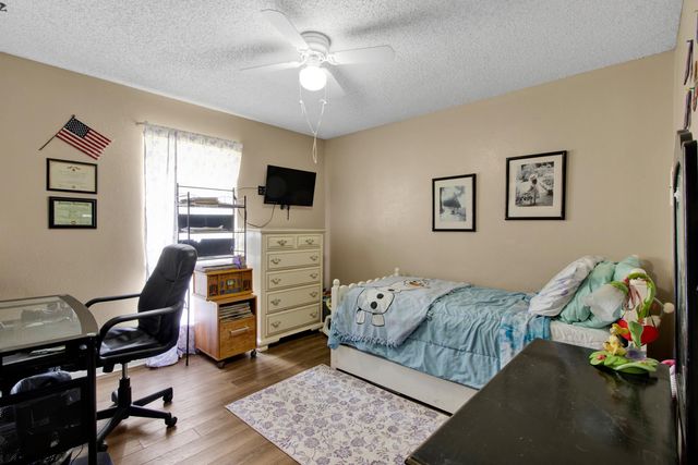 909 Victoria Dr, Longview, TX 75604