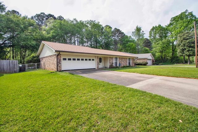 909 Victoria Dr, Longview, TX 75604