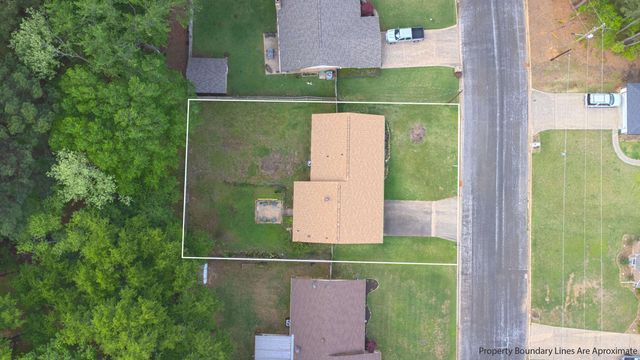 909 Victoria Dr, Longview, TX 75604