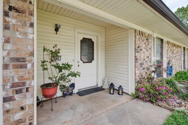 909 Victoria Dr, Longview, TX 75604