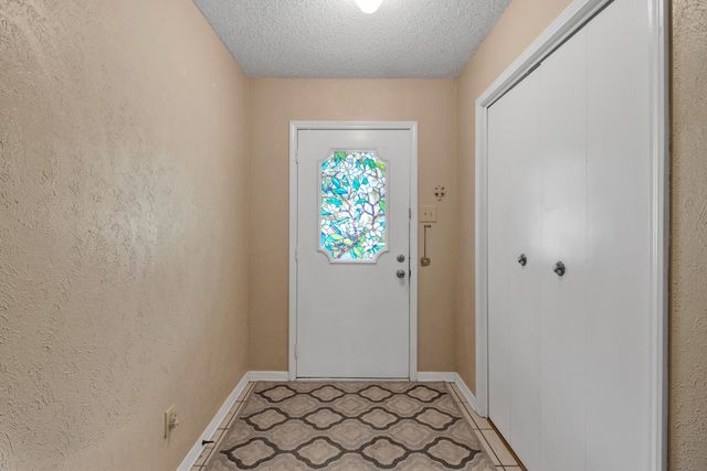 909 Victoria Dr, Longview, TX 75604