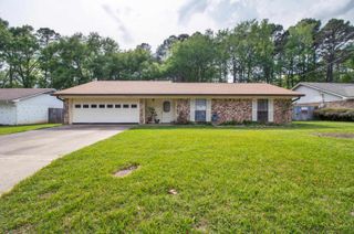 909 Victoria Dr, Longview, TX 75604