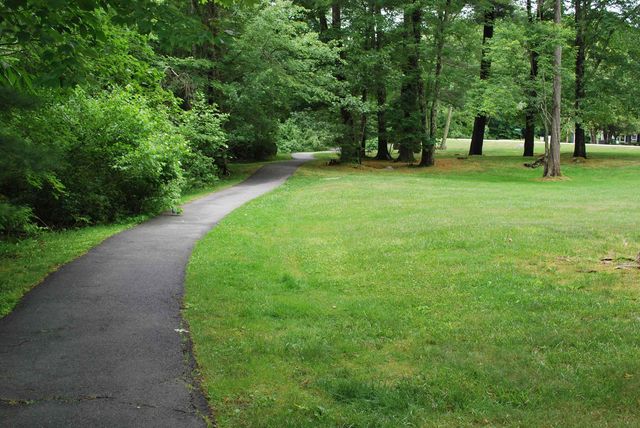 21 Blossom Lane, Merrimack, NH 03054
