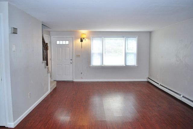 21 Blossom Lane, Merrimack, NH 03054