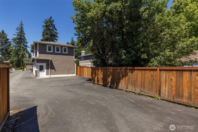 605 11th Avenue, Kirkland, WA 98033