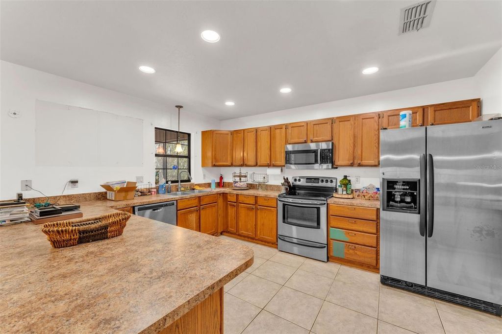 Image 16 of property listing at 5324 LAFAYETTE AVENUE, Sebring, FL 33875