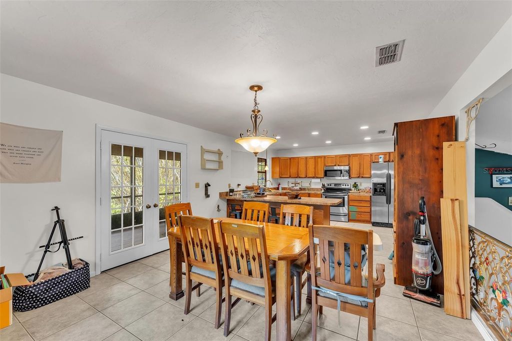 Image 20 of property listing at 5324 LAFAYETTE AVENUE, Sebring, FL 33875