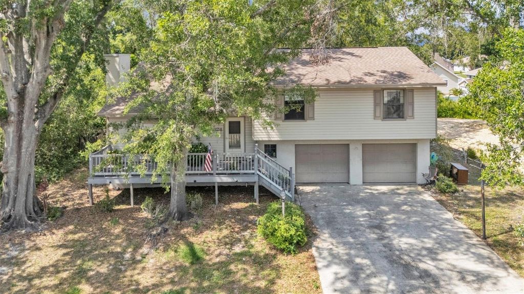 Image 3 of property listing at 5324 LAFAYETTE AVENUE, Sebring, FL 33875