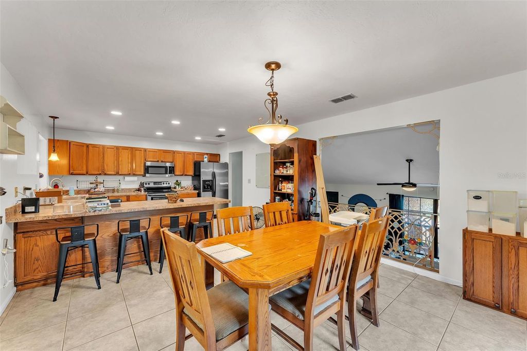 Image 21 of property listing at 5324 LAFAYETTE AVENUE, Sebring, FL 33875