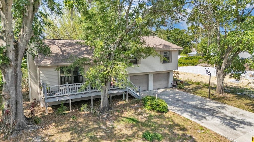 Image 5 of property listing at 5324 LAFAYETTE AVENUE, Sebring, FL 33875