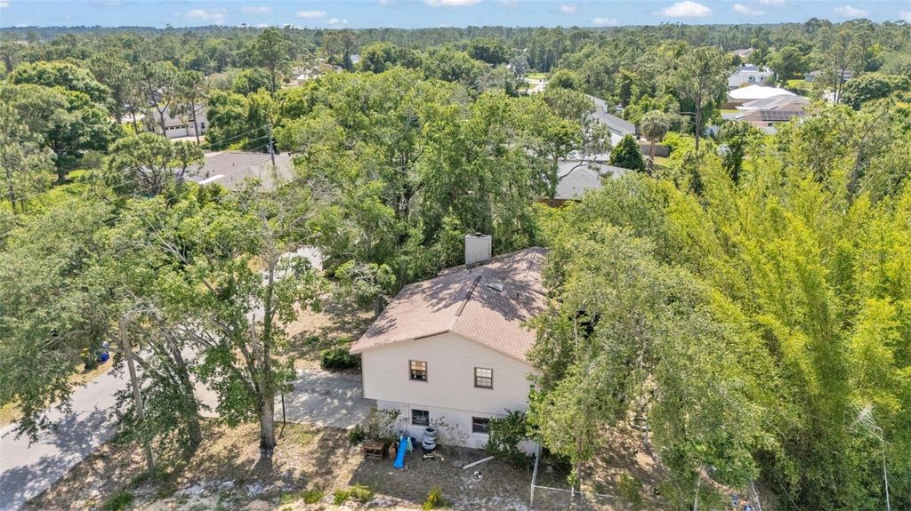 Image 6 of property listing at 5324 LAFAYETTE AVENUE, Sebring, FL 33875