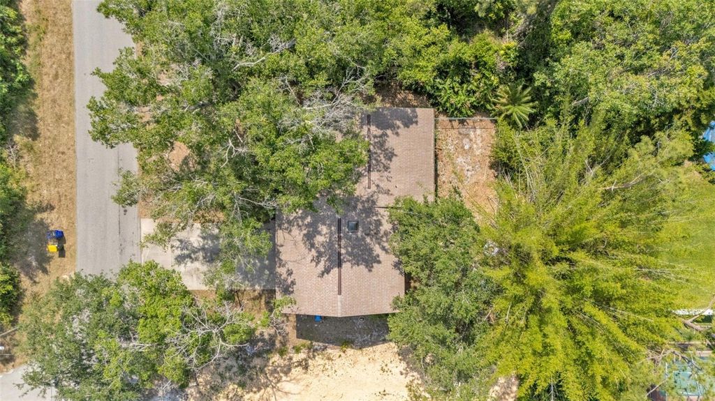 Image 7 of property listing at 5324 LAFAYETTE AVENUE, Sebring, FL 33875