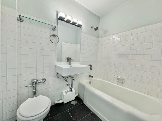 4920 N Marine Drive S208, Chicago, IL 60640