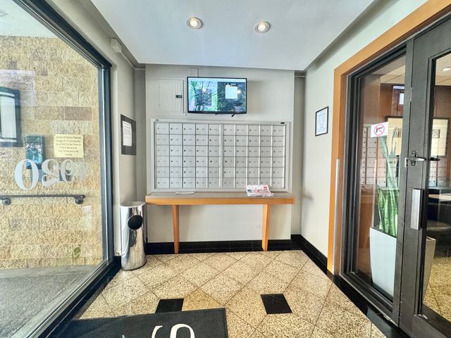 4920 N Marine Drive S208, Chicago, IL 60640
