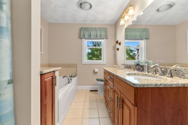 35 Peaslee Circle 35, Middleton, MA 01949