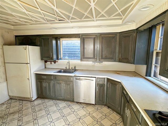 192 Brixton Road S, Garden City, NY 11530