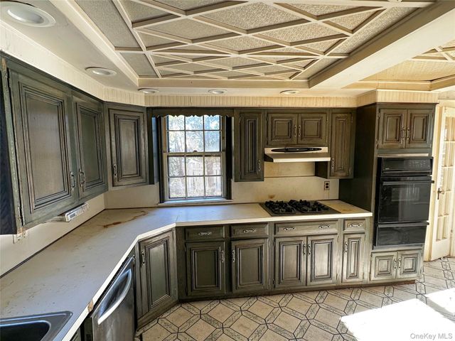 192 Brixton Road S, Garden City, NY 11530