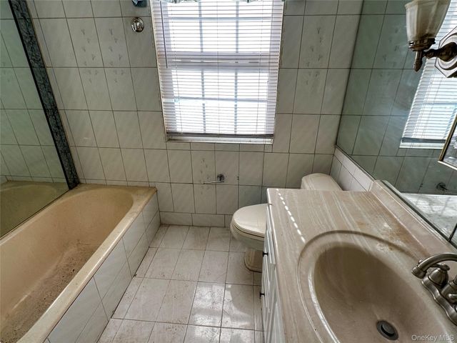 192 Brixton Road S, Garden City, NY 11530