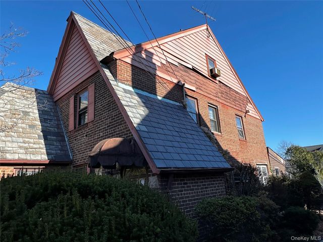 192 Brixton Road S, Garden City, NY 11530