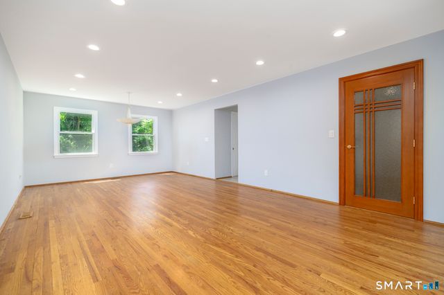 26 Marva Lane, Stamford, CT 06903