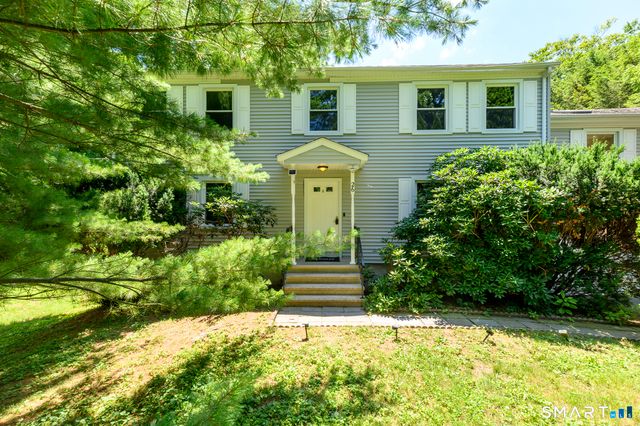 26 Marva Lane, Stamford, CT 06903