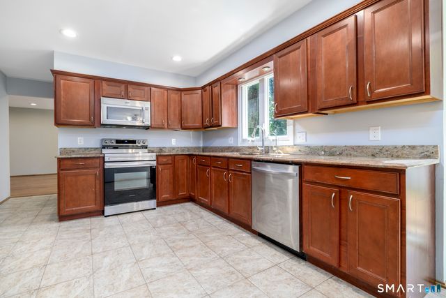 26 Marva Lane, Stamford, CT 06903
