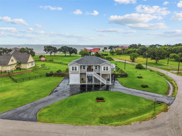4 Shore Acres Circle, Shoreacres, TX 77571