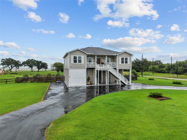 4 Shore Acres Circle, Shoreacres, TX 77571