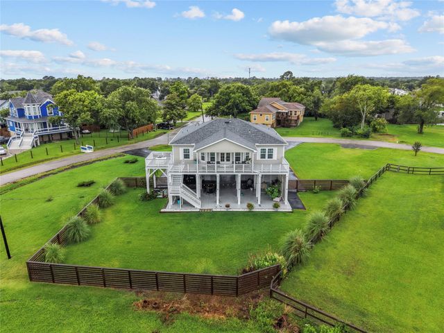 4 Shore Acres Circle, Shoreacres, TX 77571