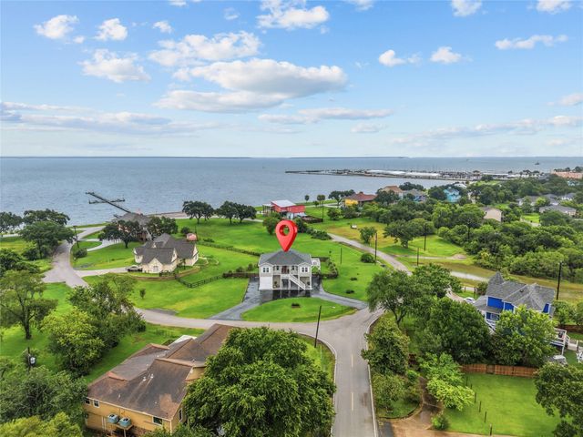 4 Shore Acres Circle, Shoreacres, TX 77571