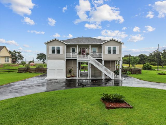 4 Shore Acres Circle, Shoreacres, TX 77571