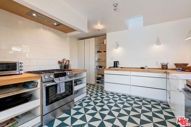 4465 Don Miguel Drive, Los Angeles, CA 90008