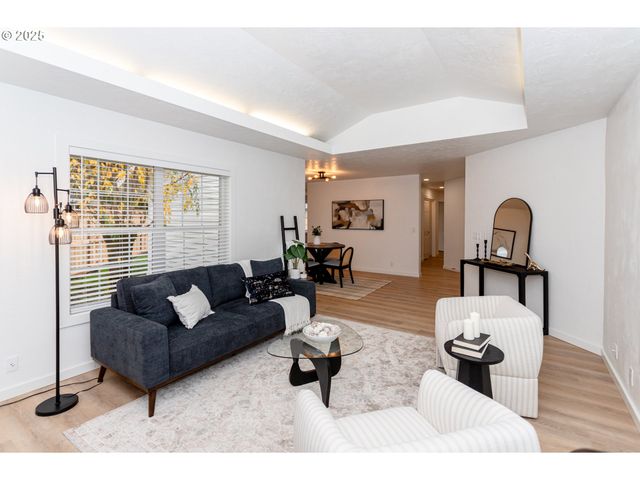 3192 QUEENS EAST St, Eugene, OR 97401