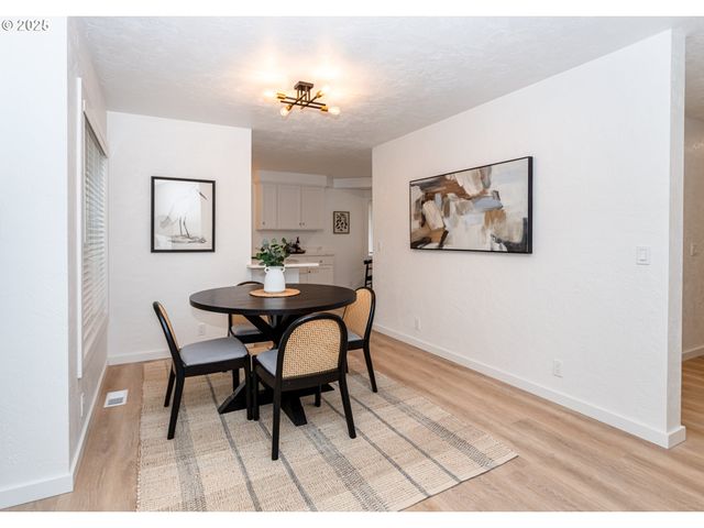 3192 QUEENS EAST St, Eugene, OR 97401