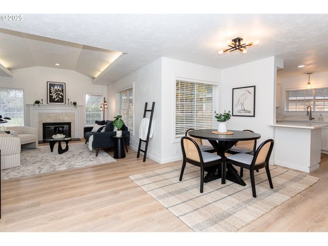 3192 QUEENS EAST St, Eugene, OR 97401