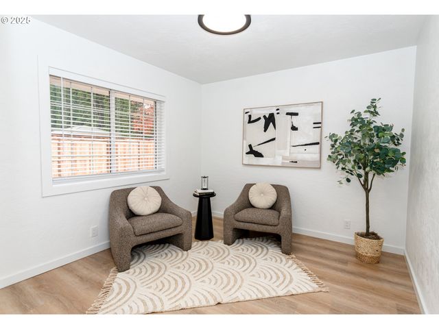 3192 QUEENS EAST St, Eugene, OR 97401