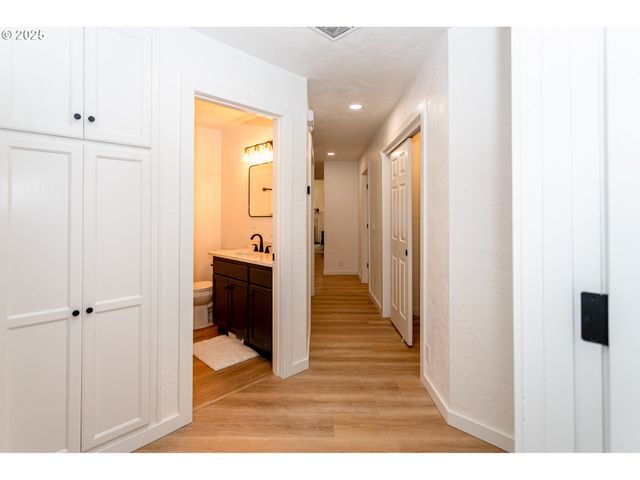 3192 QUEENS EAST St, Eugene, OR 97401