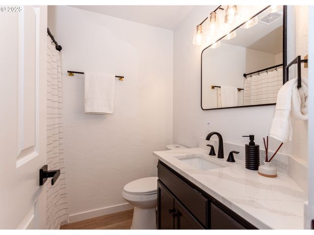 3192 QUEENS EAST St, Eugene, OR 97401