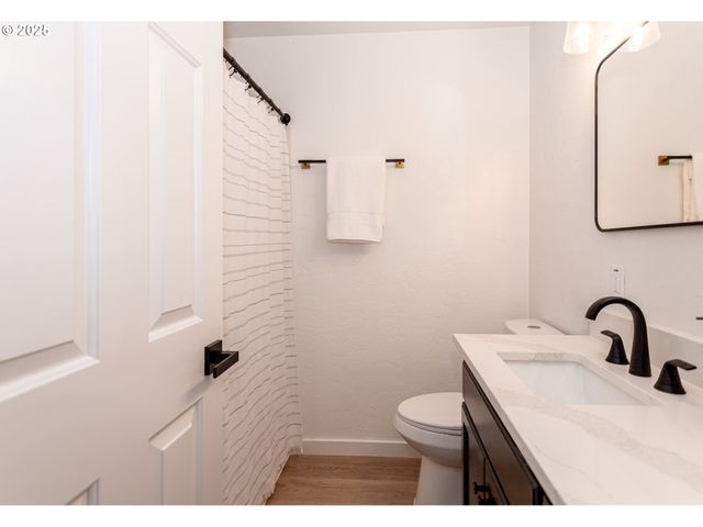 3192 QUEENS EAST St, Eugene, OR 97401