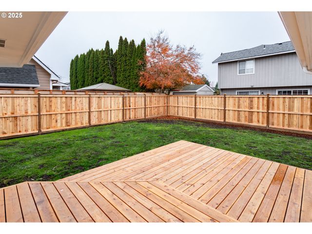 3192 QUEENS EAST St, Eugene, OR 97401