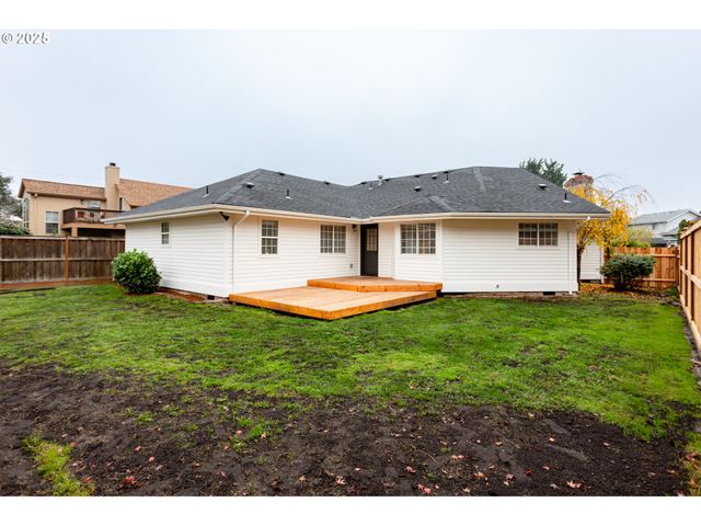 3192 QUEENS EAST St, Eugene, OR 97401