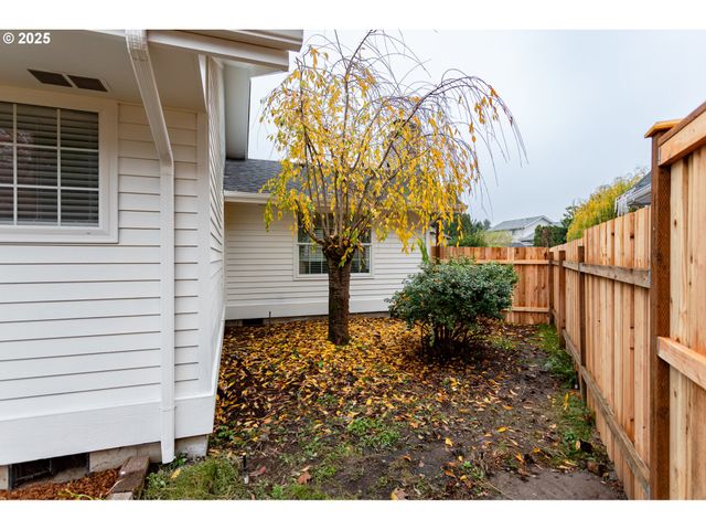 3192 QUEENS EAST St, Eugene, OR 97401