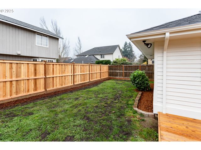 3192 QUEENS EAST St, Eugene, OR 97401